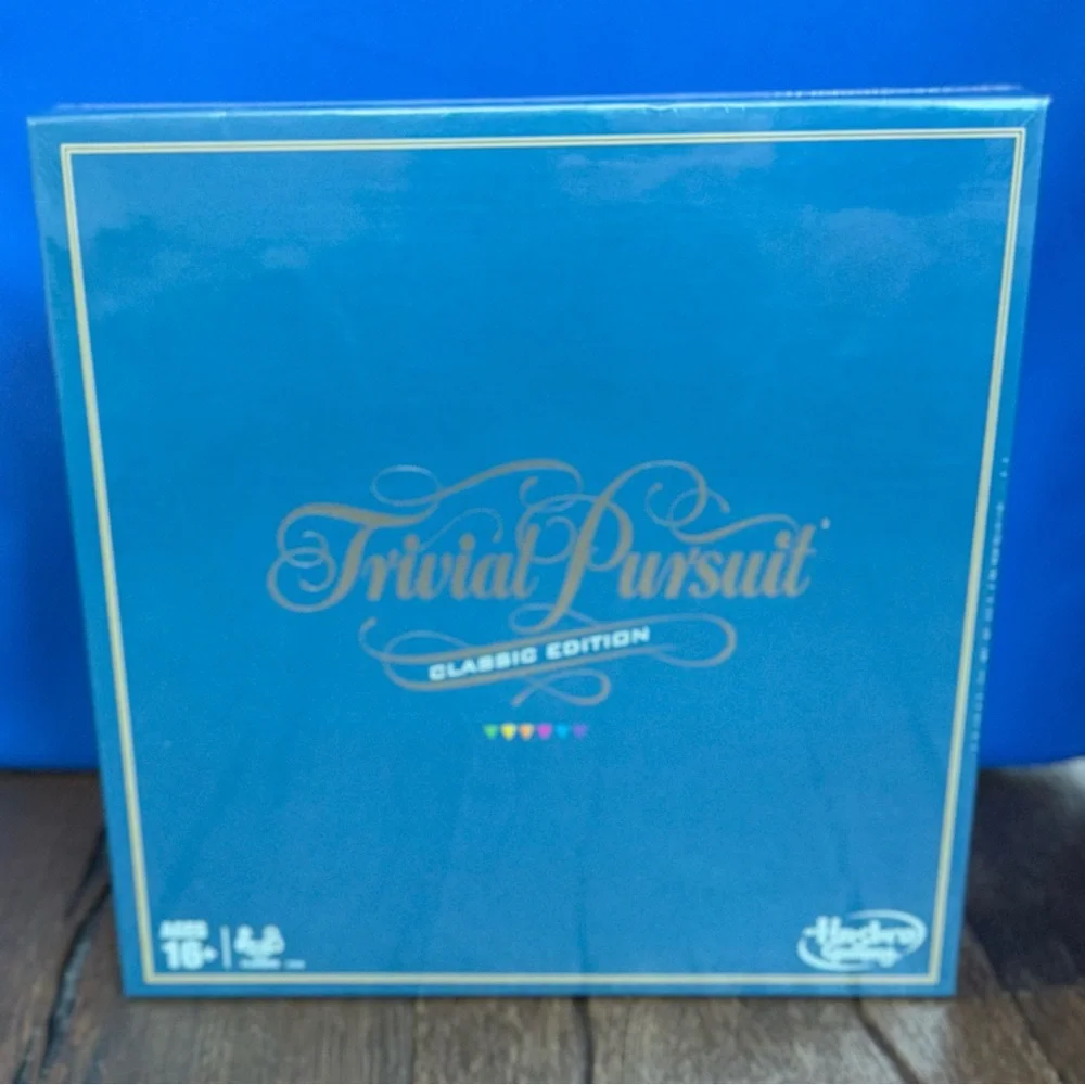 NEW Hasbro Trivial Pursuit Classic Edition - Blue and Gold - Picture 2 of 4